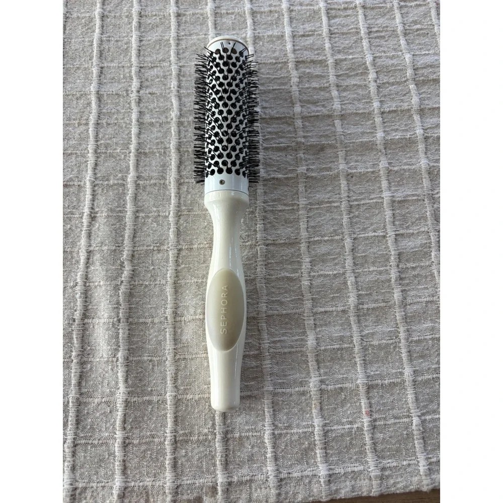 Lot of three round hair brushes